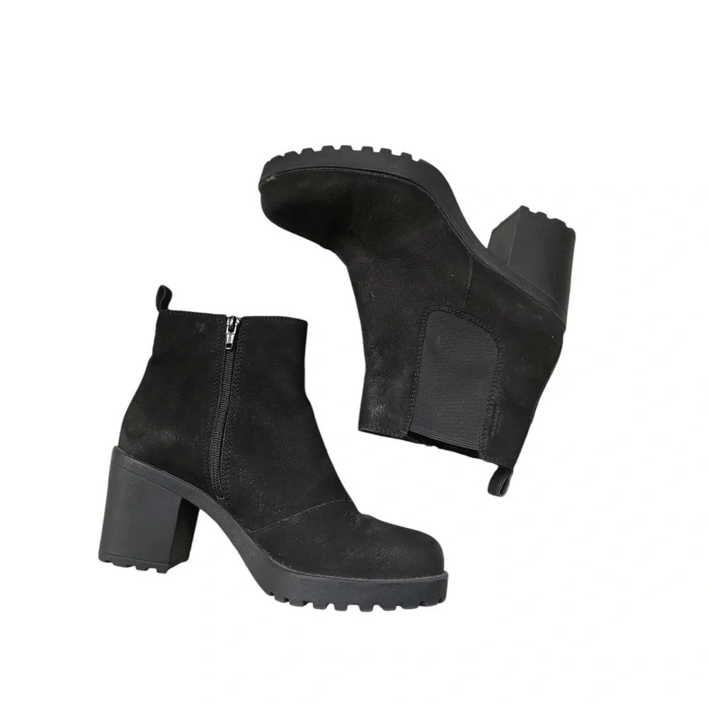 Vagabond black chunky heel boot size 39‎